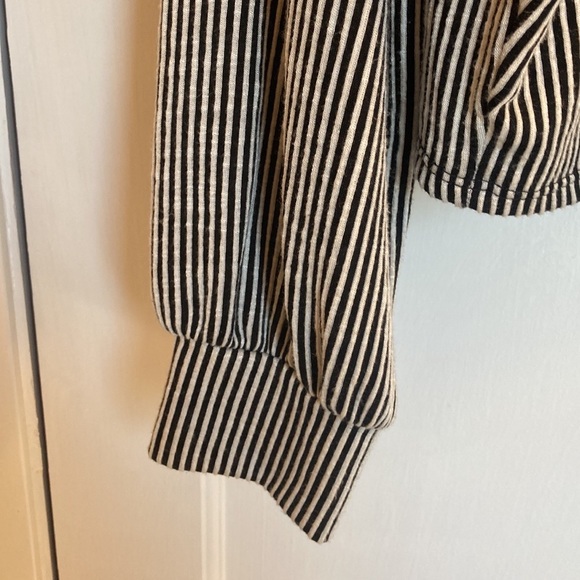 Striped Loose Fitting Top - Picture 3 of 4